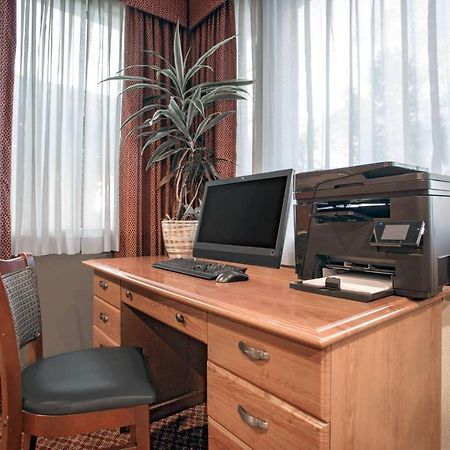 Hawthorn Suites By Wyndham Kent, Wa Exteriör bild