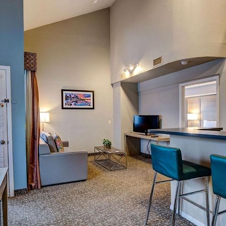 Hawthorn Suites By Wyndham Kent, Wa Exteriör bild