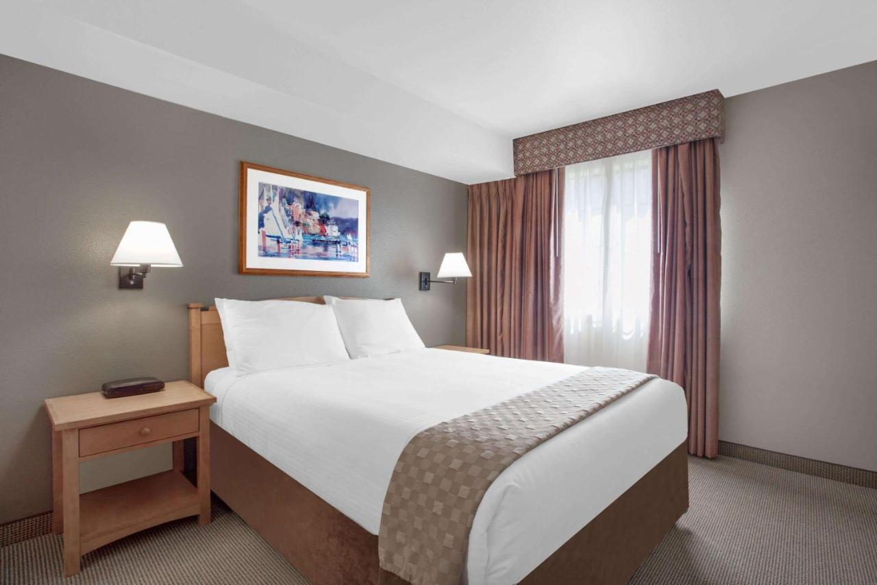 Hawthorn Suites By Wyndham Kent, Wa Exteriör bild