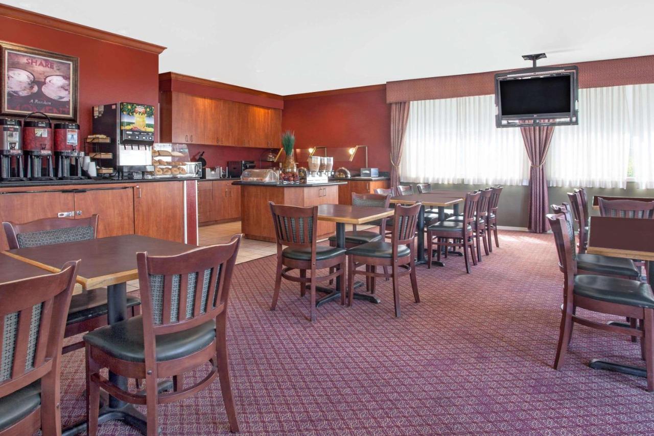 Hawthorn Suites By Wyndham Kent, Wa Exteriör bild